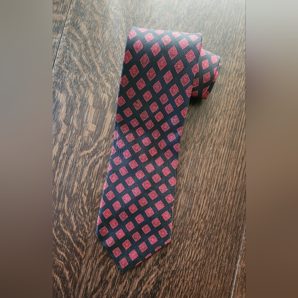 Vintage 🎩 Silk Red Black Geometric Necktie EUC $19